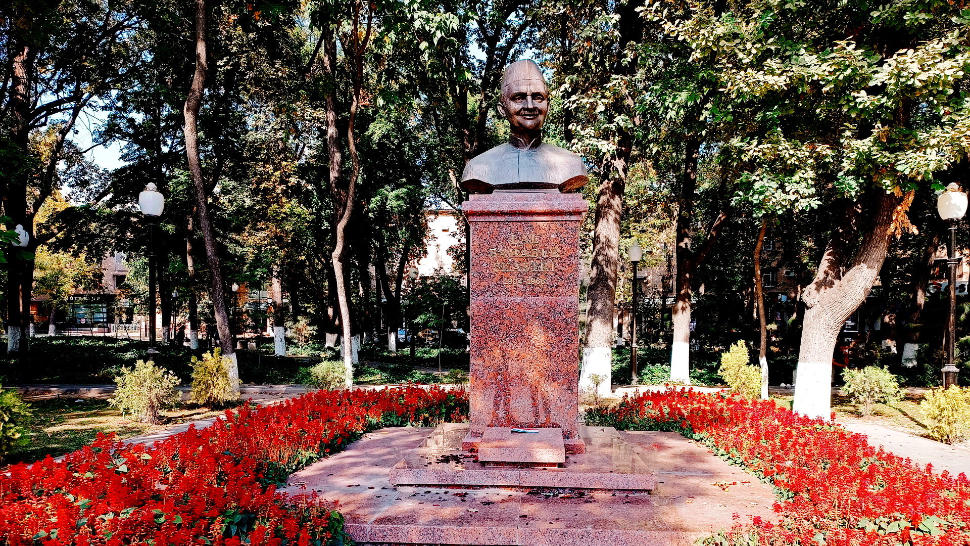 Памятник Шастри в Ташкенте