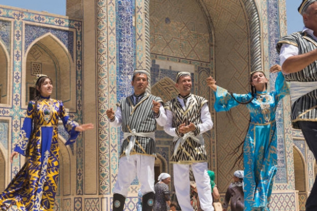 Национальный узбекский танец