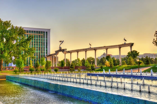 Independence Square Tashkent — Mustakillik Maydoni: History & Guide