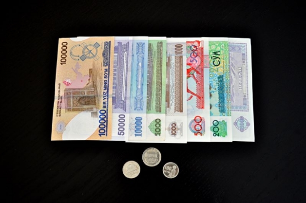 State currency of Uzbekistan. What is it called and what does it look like?